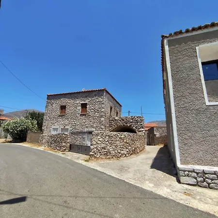 Traditional House At Mani בית נופש *