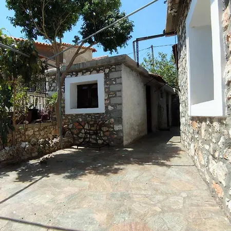 Traditional House At Mani Semesterbostad *