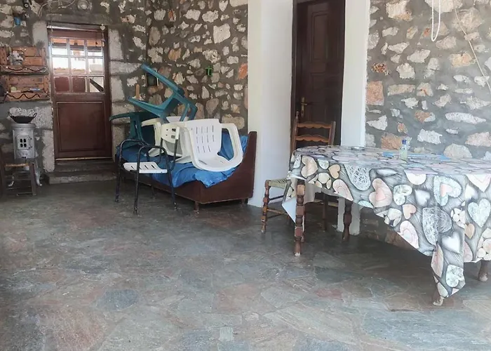 Traditional House At Mani بيت للعطل